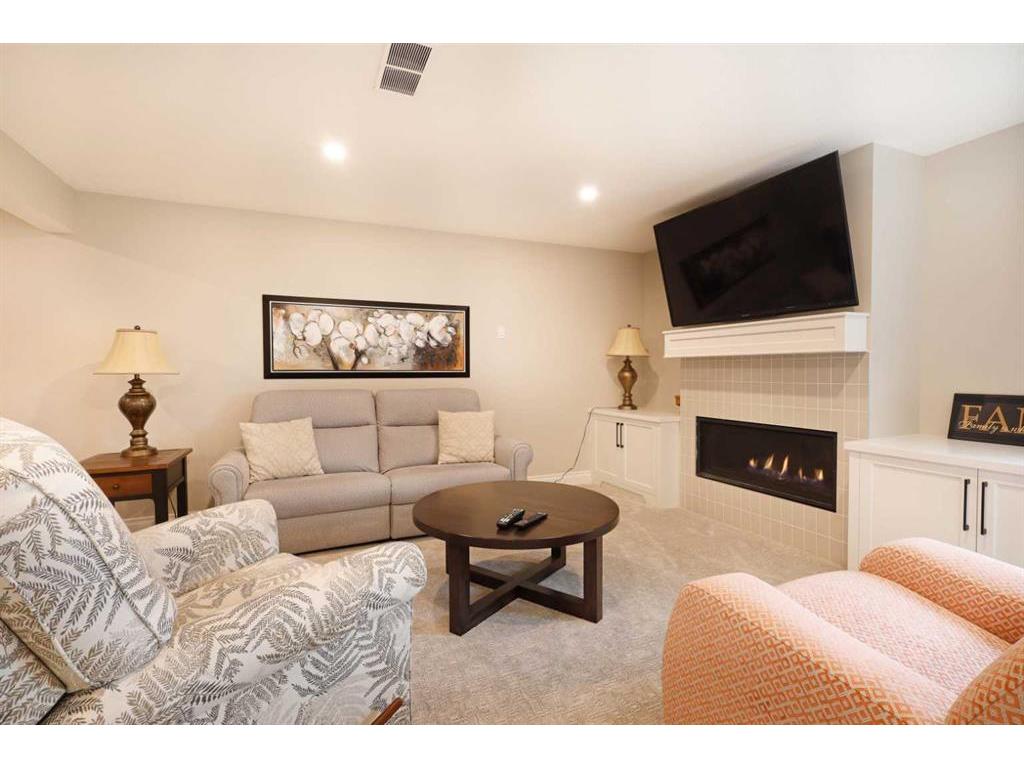 









911


2

Avenue West,
Brooks,




AB
T1R0B7

