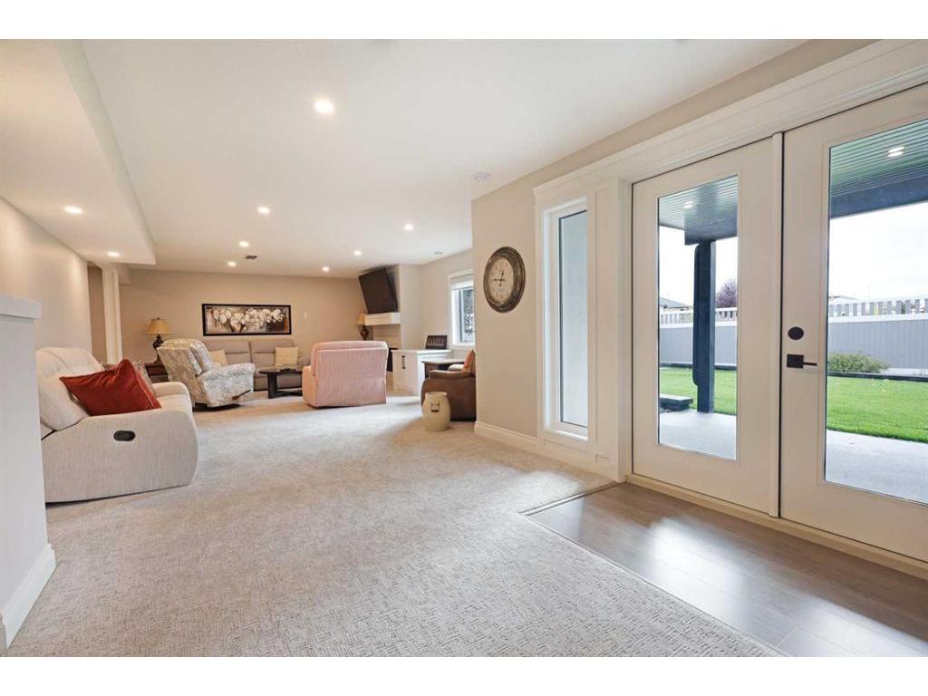 









911


2

Avenue West,
Brooks,




AB
T1R0B7

