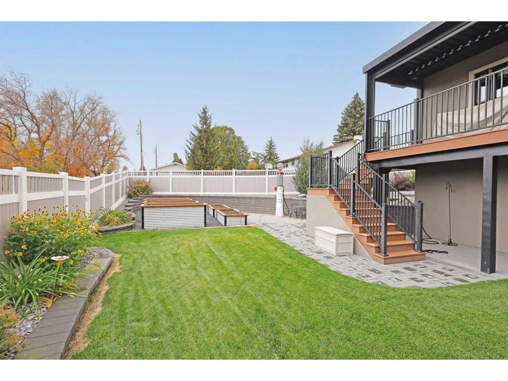 









911


2

Avenue West,
Brooks,




AB
T1R0B7

