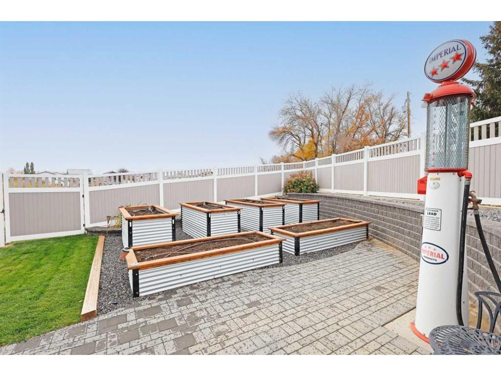 









911


2

Avenue West,
Brooks,




AB
T1R0B7

