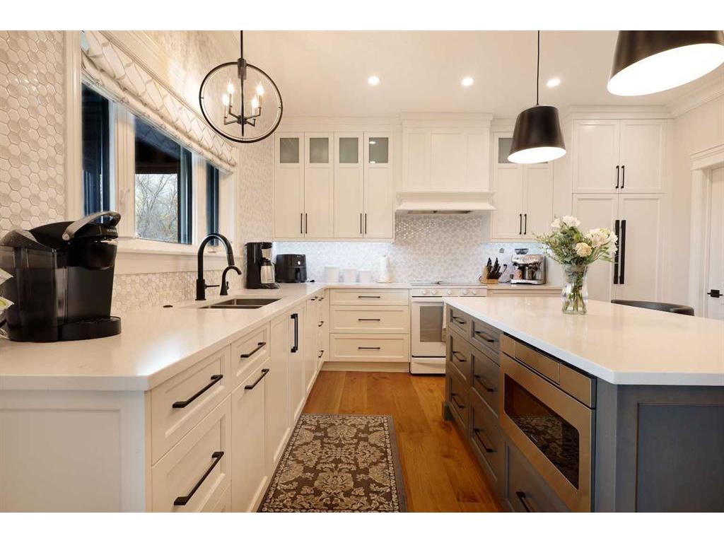 









911


2

Avenue West,
Brooks,




AB
T1R0B7

