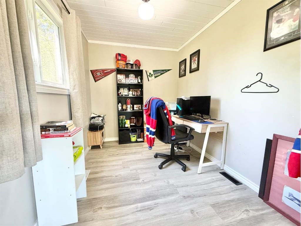 









37427


Range Road 19-2

,
Rural Stettler No. 6, County of,




AB
T0C 2L0

