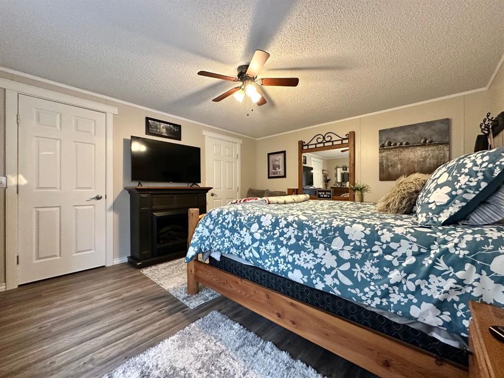 









205


Blue Heron

Road,
Rural Newell, County of,




AB
T1R 0S1

