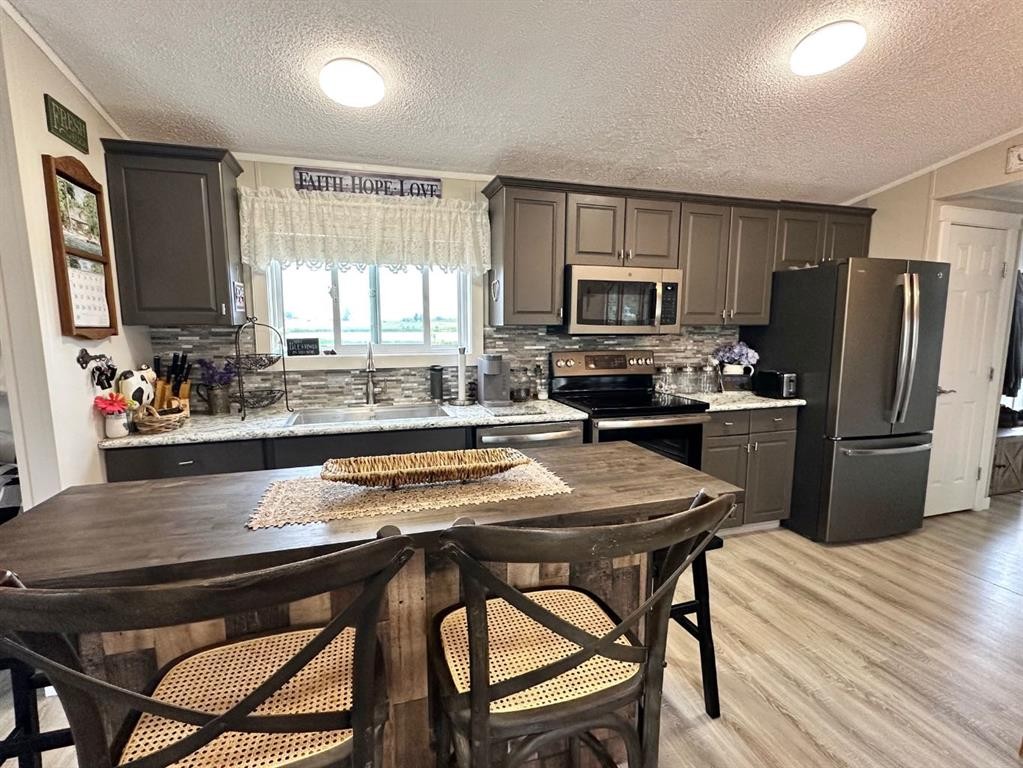 









205


Blue Heron

Road,
Rural Newell, County of,




AB
T1R 0S1


