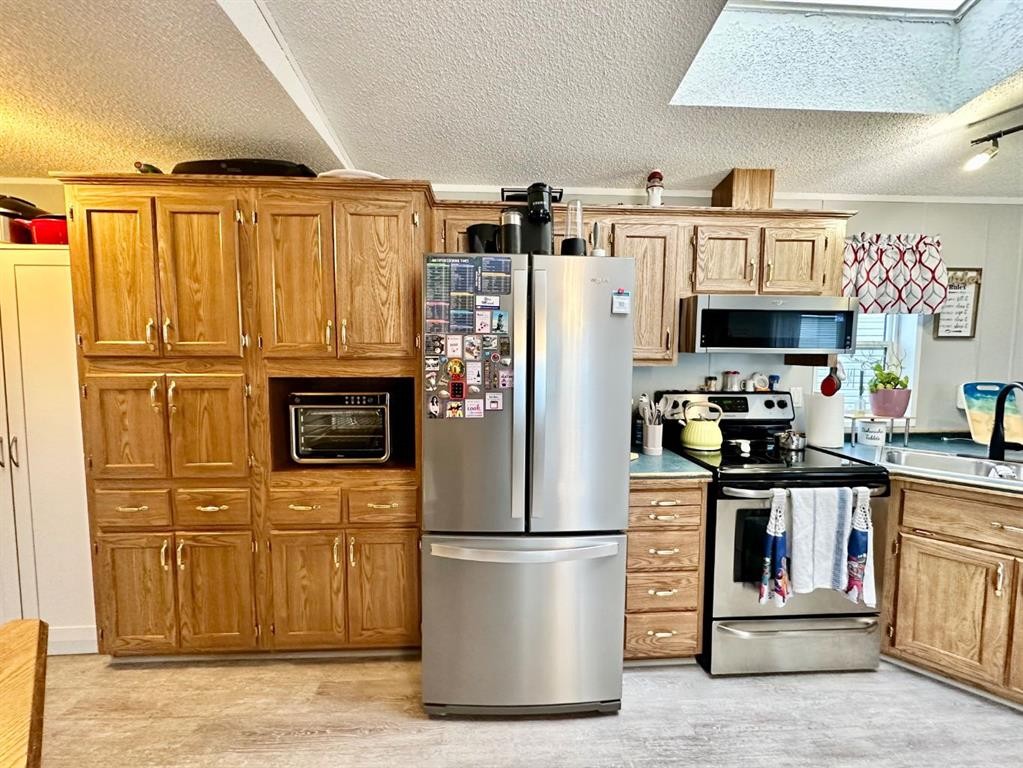 









43


Maple

Drive,
Brooks,




AB
T1R 1J2

