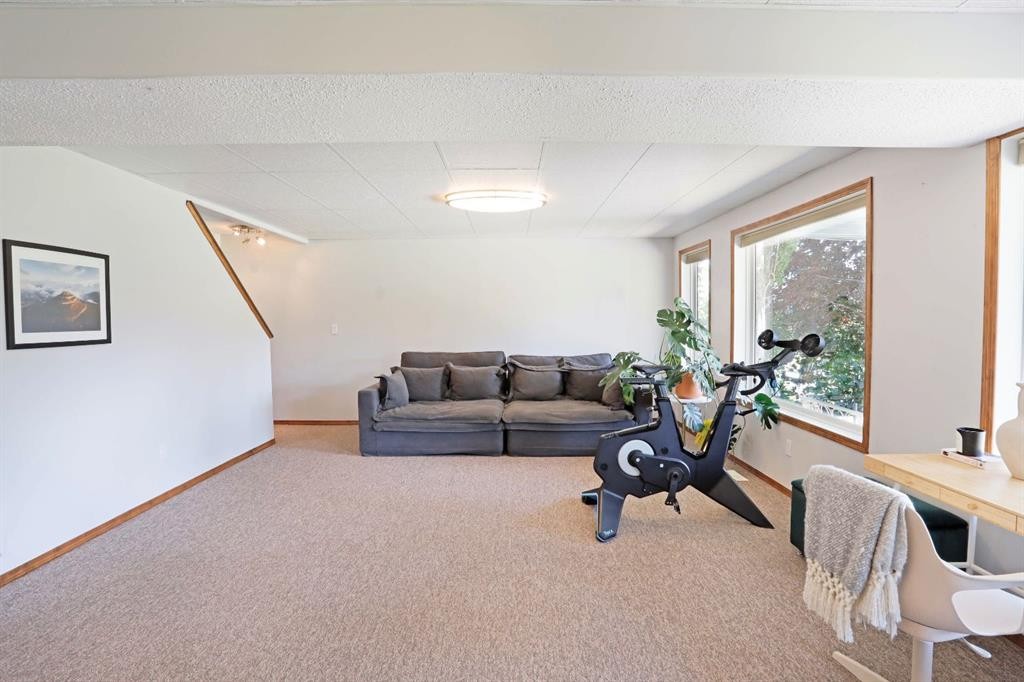 









88


White Pelican

View,
Lake Newell Resort,




AB
T1R 0X5

