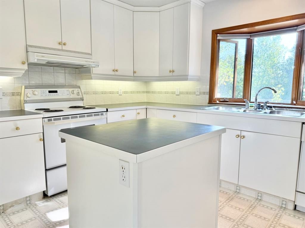 









15


Laurel

Place West,
Brooks,




AB
T1R 1C8

