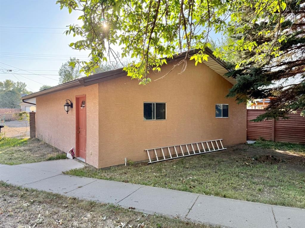 









15


Laurel

Place West,
Brooks,




AB
T1R 1C8

