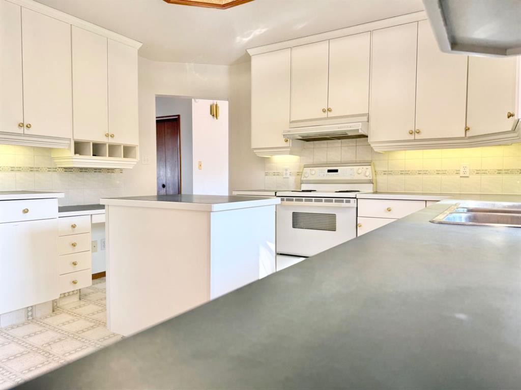 









15


Laurel

Place West,
Brooks,




AB
T1R 1C8

