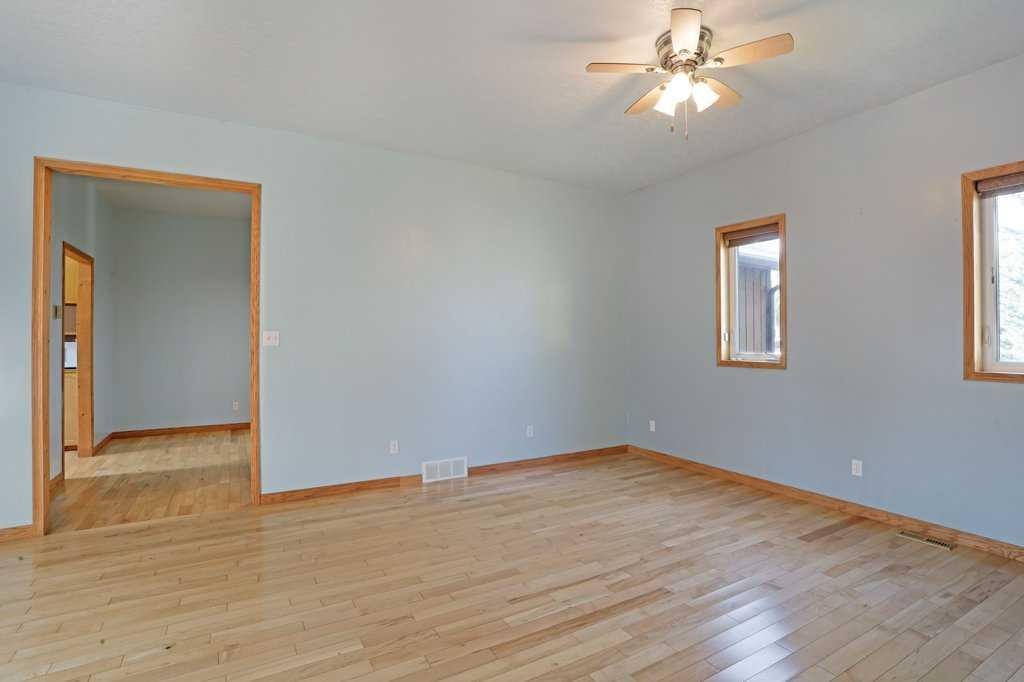 









521


Tulip

Street,
Rosemary,




AB
T0J 2W0

