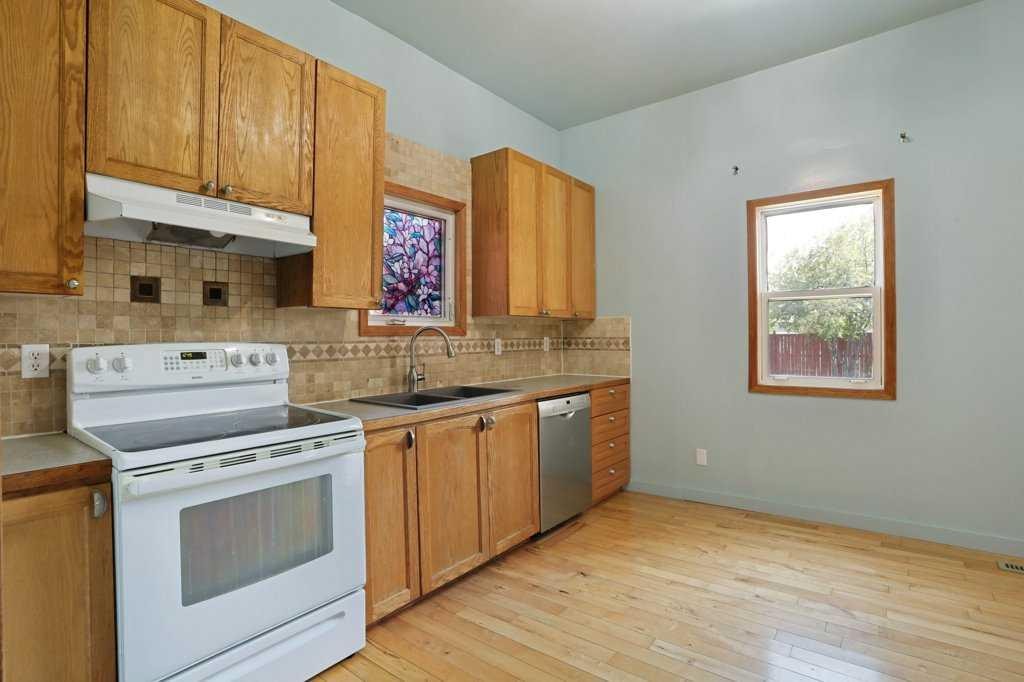 









521


Tulip

Street,
Rosemary,




AB
T0J 2W0

