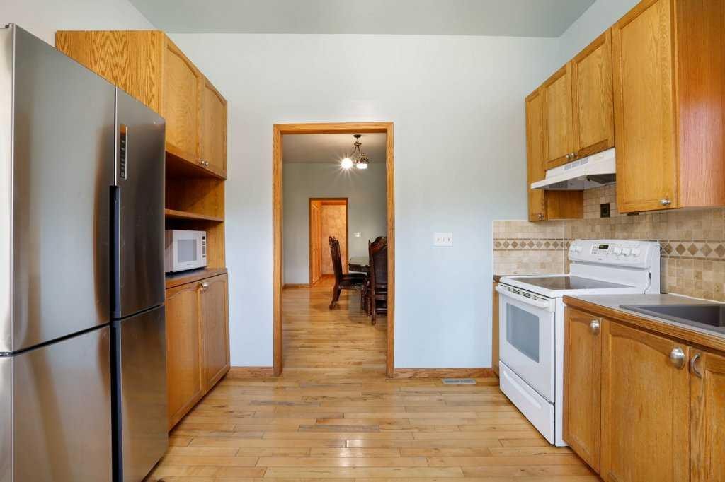 









521


Tulip

Street,
Rosemary,




AB
T0J 2W0

