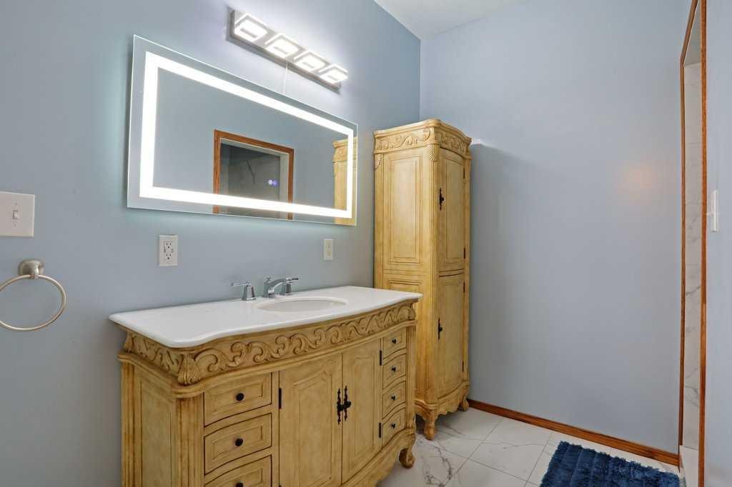 









521


Tulip

Street,
Rosemary,




AB
T0J 2W0

