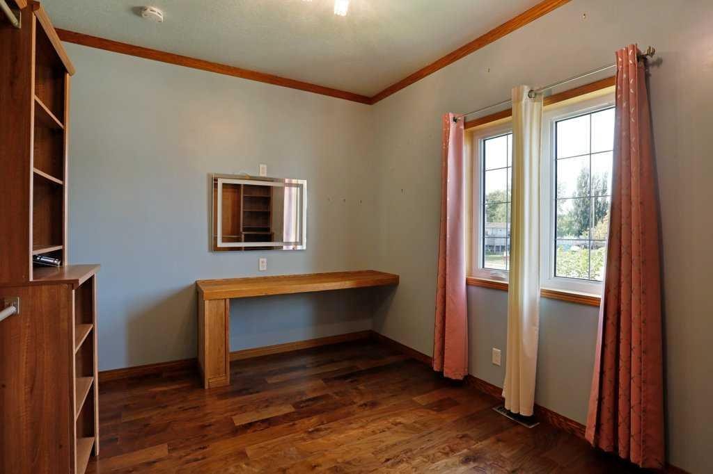 









521


Tulip

Street,
Rosemary,




AB
T0J 2W0

