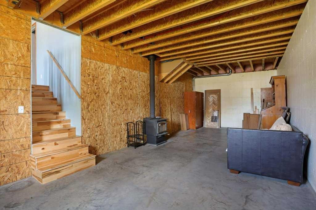 









521


Tulip

Street,
Rosemary,




AB
T0J 2W0

