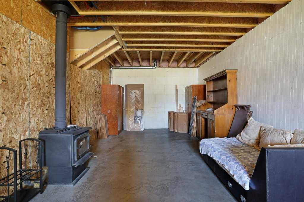 









521


Tulip

Street,
Rosemary,




AB
T0J 2W0

