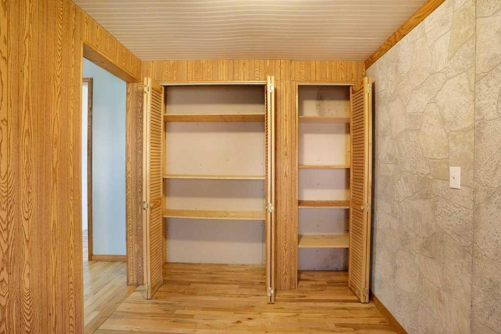 









521


Tulip

Street,
Rosemary,




AB
T0J 2W0

