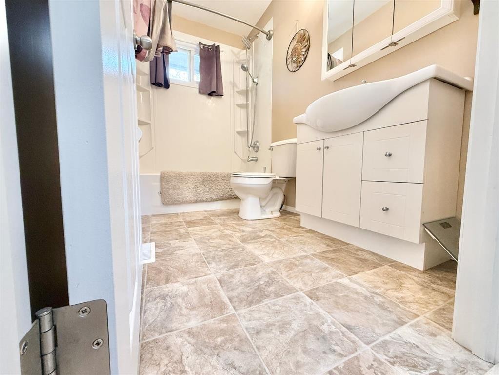 









66


2

Avenue East,
Tilley,




AB
T0J 3K0

