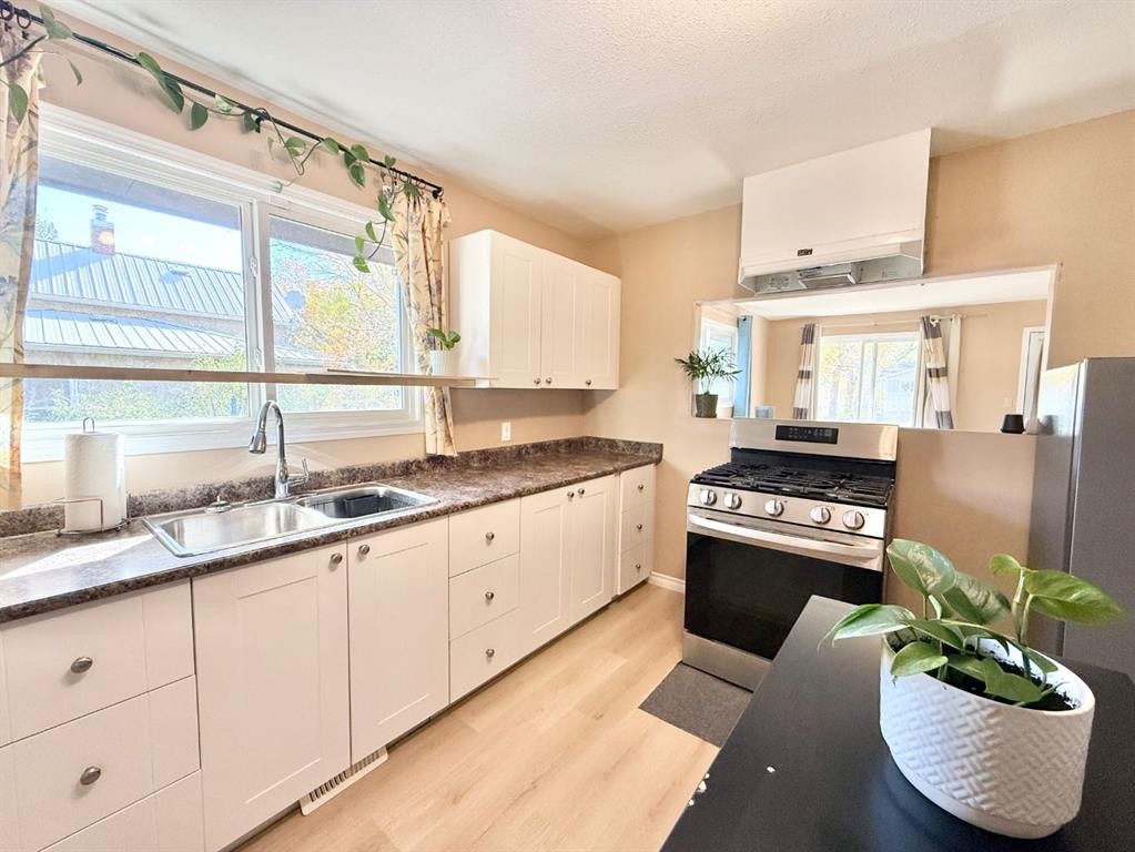 









66


2

Avenue East,
Tilley,




AB
T0J 3K0

