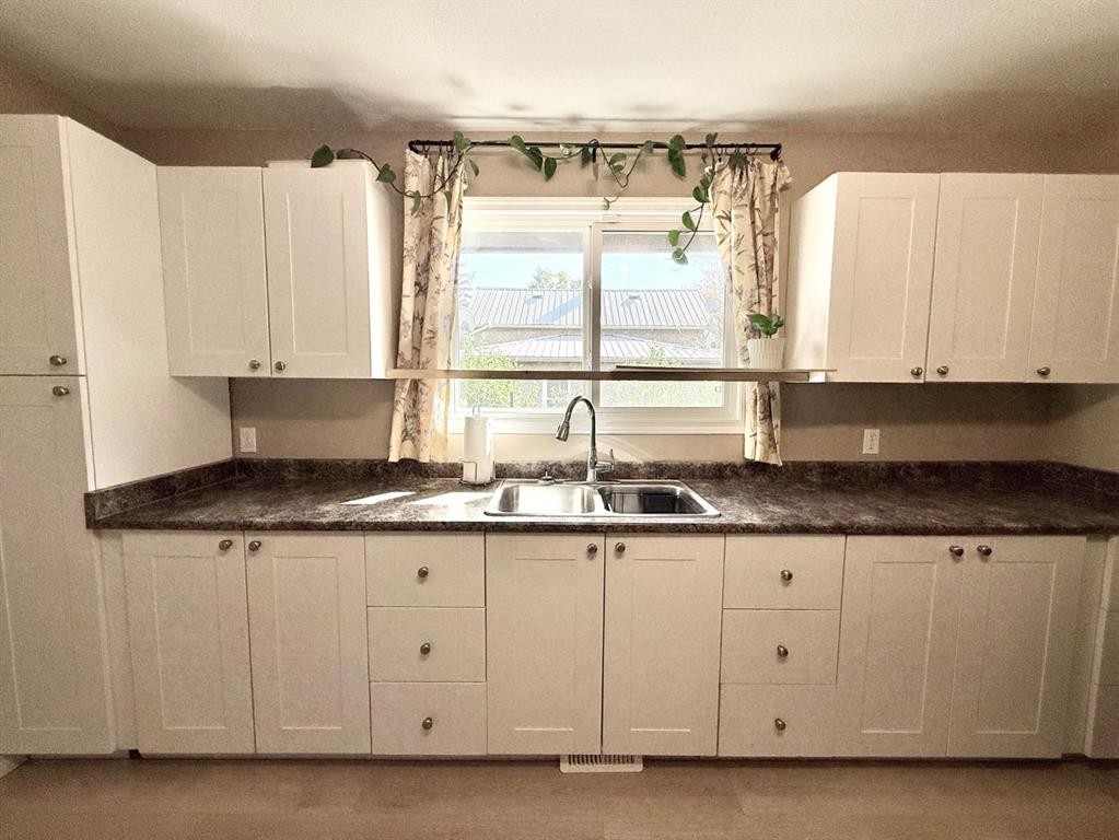 









66


2

Avenue East,
Tilley,




AB
T0J 3K0

