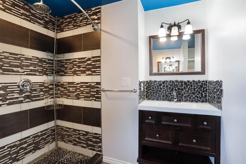 









535


2A

Avenue West,
Brooks,




AB
T1R 0B1

