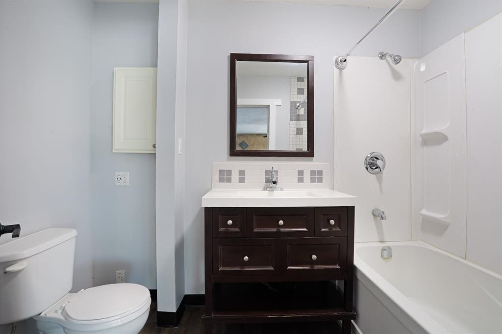 









535


2A

Avenue West,
Brooks,




AB
T1R 0B1

