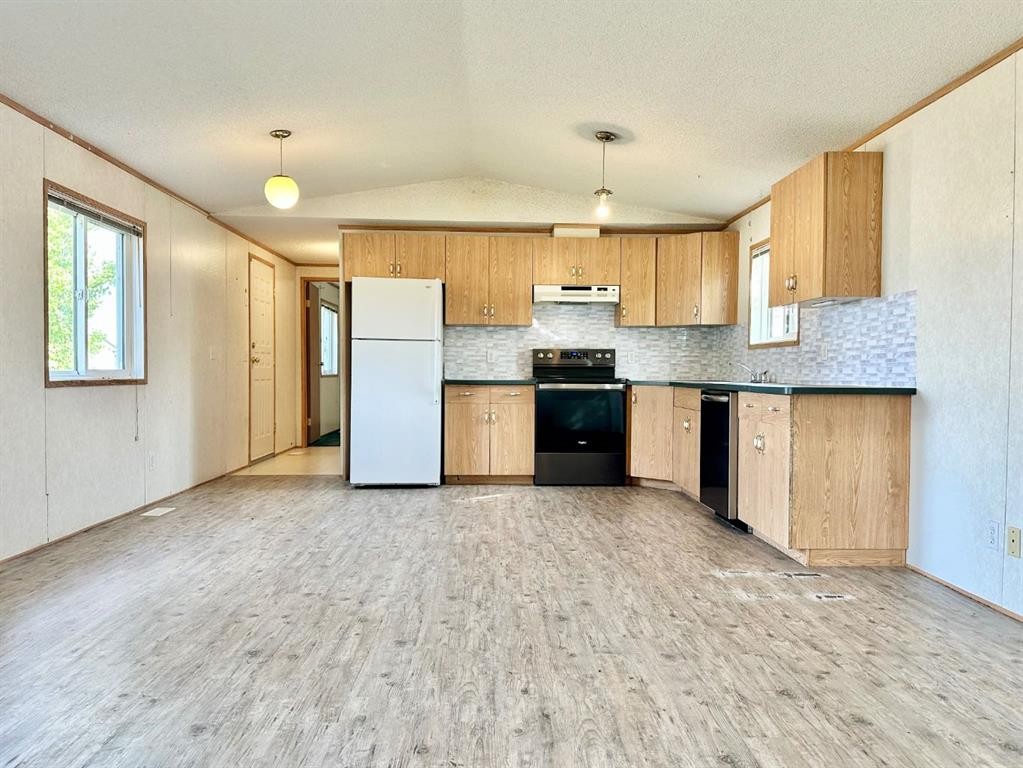 









310


Railway

Avenue, 8,
Duchess,




AB
T0J0Z0

