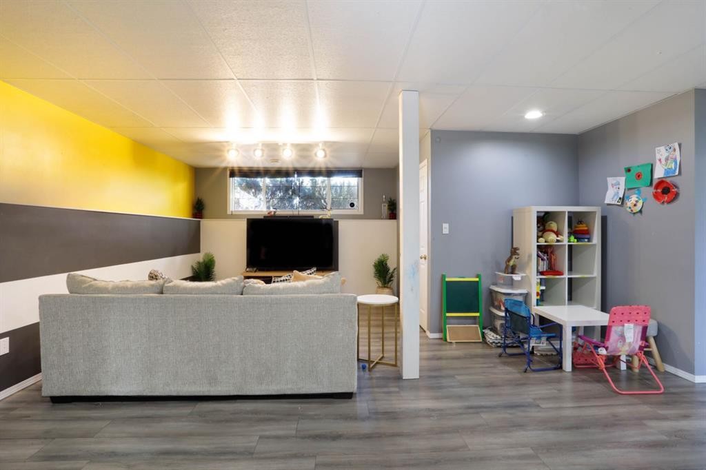 









216


14

Street East,
Brooks,




AB
T1R 1L9

