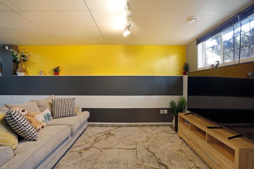 









216


14

Street East,
Brooks,




AB
T1R 1L9

