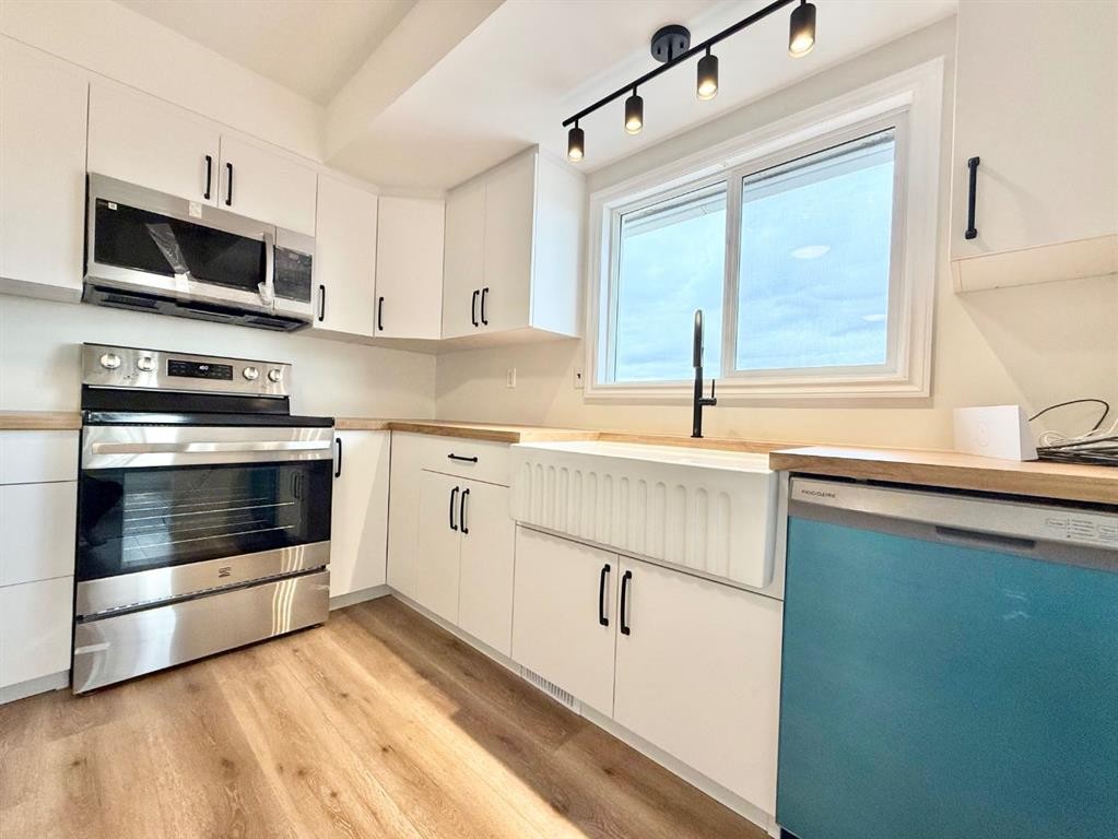 












37427 Range Road 19-2

,
Rural Stettler No. 6, County of,




AB
T0C 2L0

