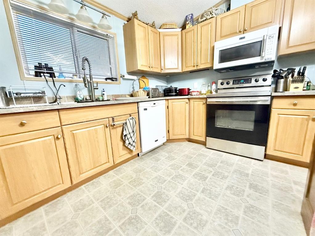 









349


Railway

Avenue West, 323,
Duchess,




AB
T0J 0Z0

