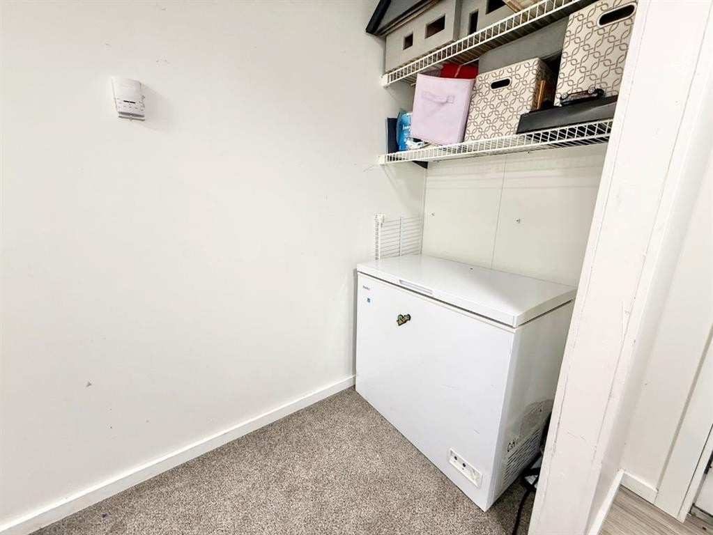 









11


Roseglen

Drive,
Rosemary,




AB
T0J 2W0

