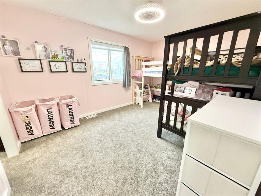 









11


Roseglen

Drive,
Rosemary,




AB
T0J 2W0

