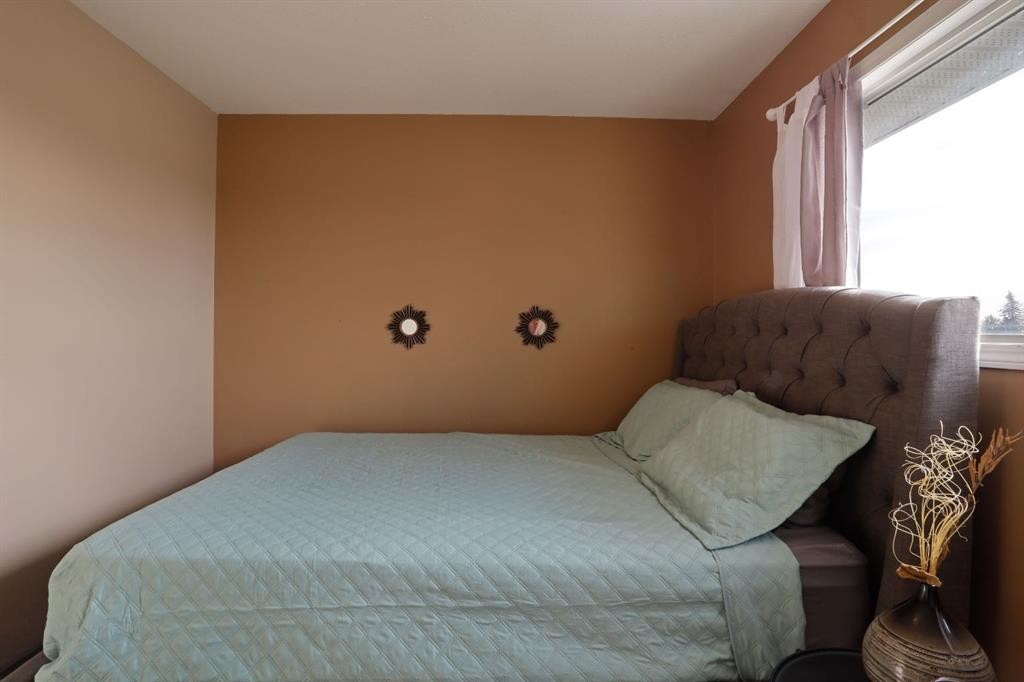 









1120


2

Avenue East,
Brooks,




AB
T1R 0K9

