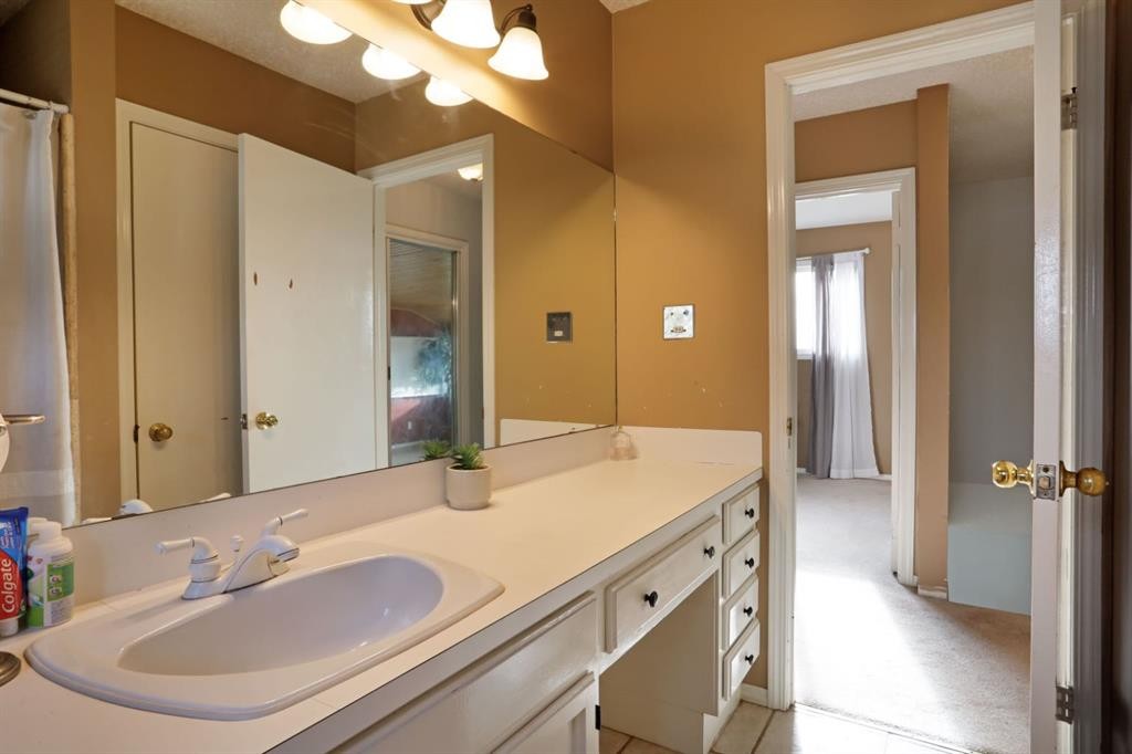 









1120


2

Avenue East,
Brooks,




AB
T1R 0K9

