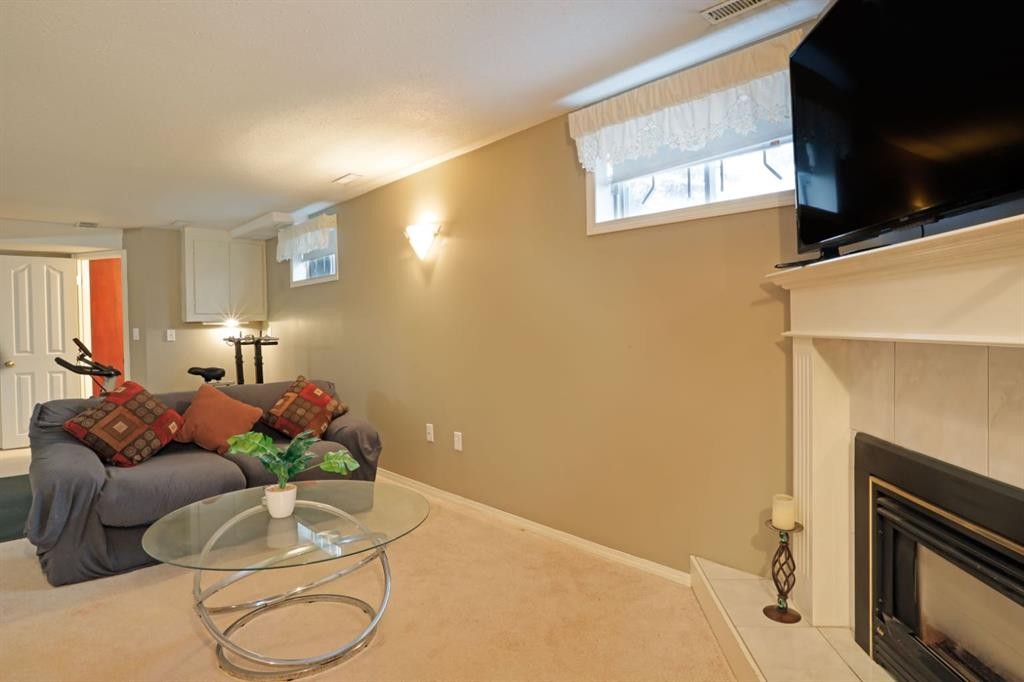 









1120


2

Avenue East,
Brooks,




AB
T1R 0K9

