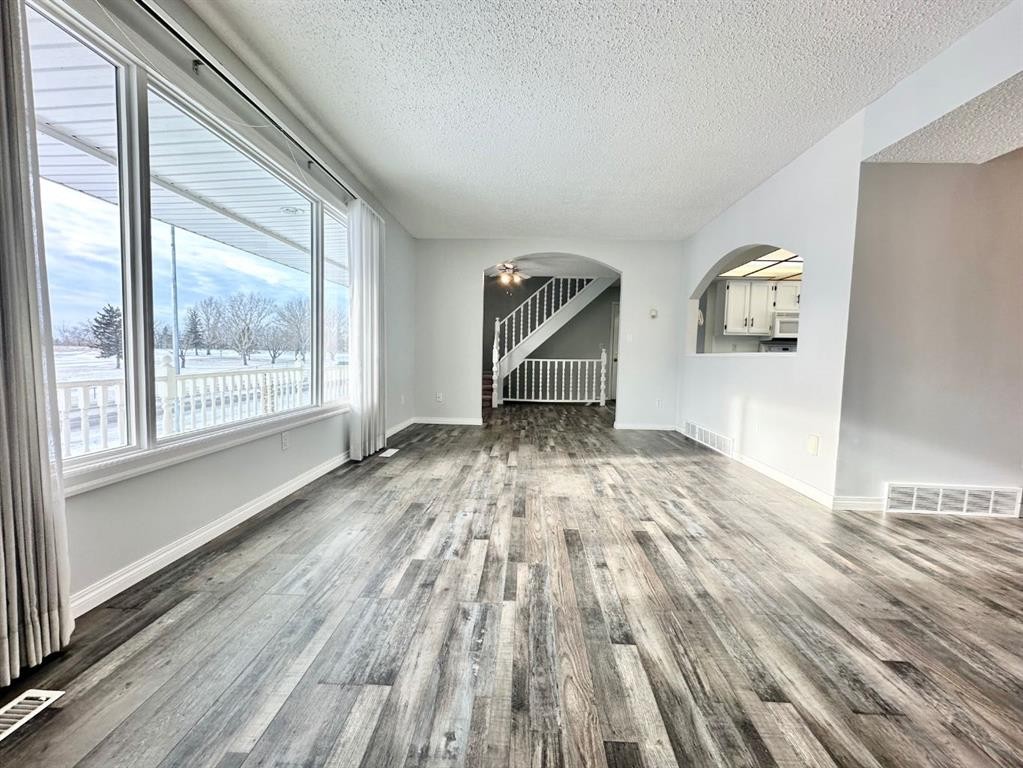 









1120


2

Avenue East,
Brooks,




AB
T1R 0K9

