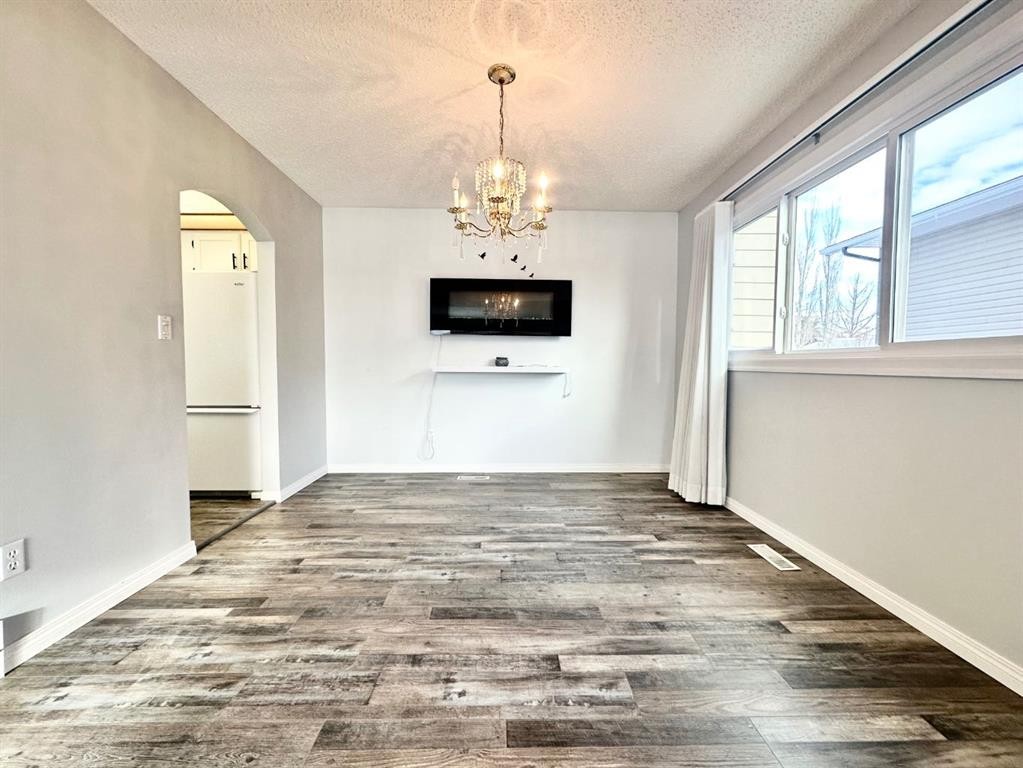 









1120


2

Avenue East,
Brooks,




AB
T1R 0K9

