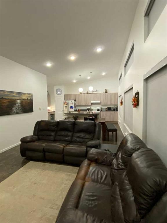 









29


Weinmeyer

Way,
Duchess,




AB
T0J 0Z0

