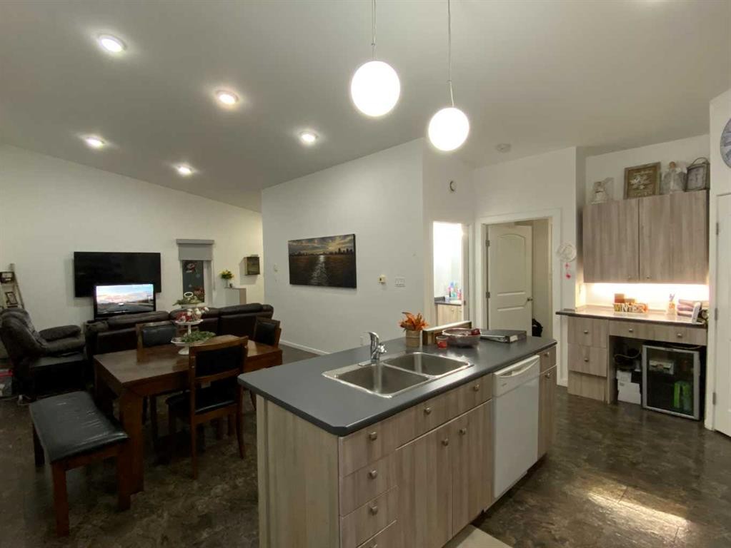 









29


Weinmeyer

Way,
Duchess,




AB
T0J 0Z0

