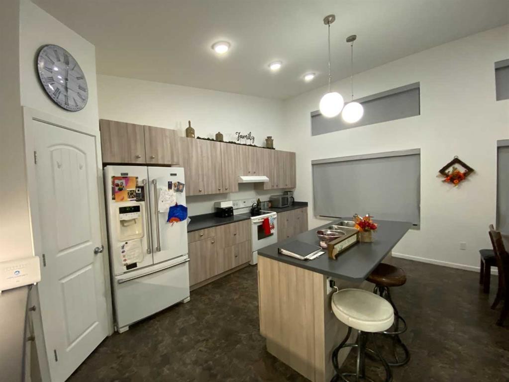 









29


Weinmeyer

Way,
Duchess,




AB
T0J 0Z0

