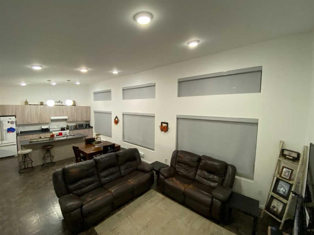 









29


Weinmeyer

Way,
Duchess,




AB
T0J 0Z0

