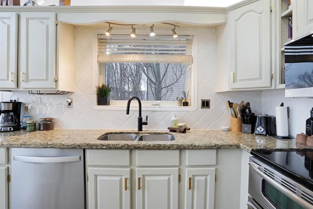 









87


White Pelican

View,
Lake Newell Resort,




AB
T1R 0X5

