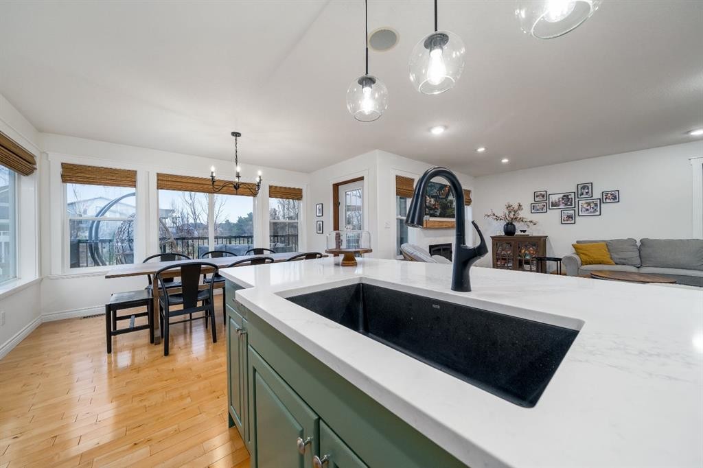 









61


White Pelican

Way,
Lake Newell Resort,




AB
T1R 0X5

