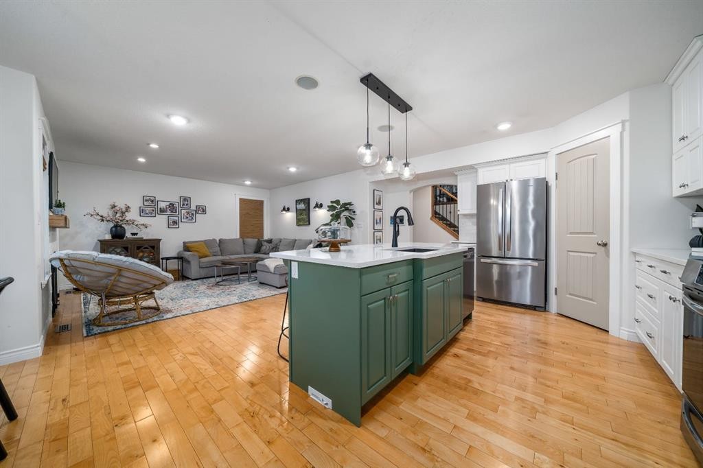 









61


White Pelican

Way,
Lake Newell Resort,




AB
T1R 0X5

