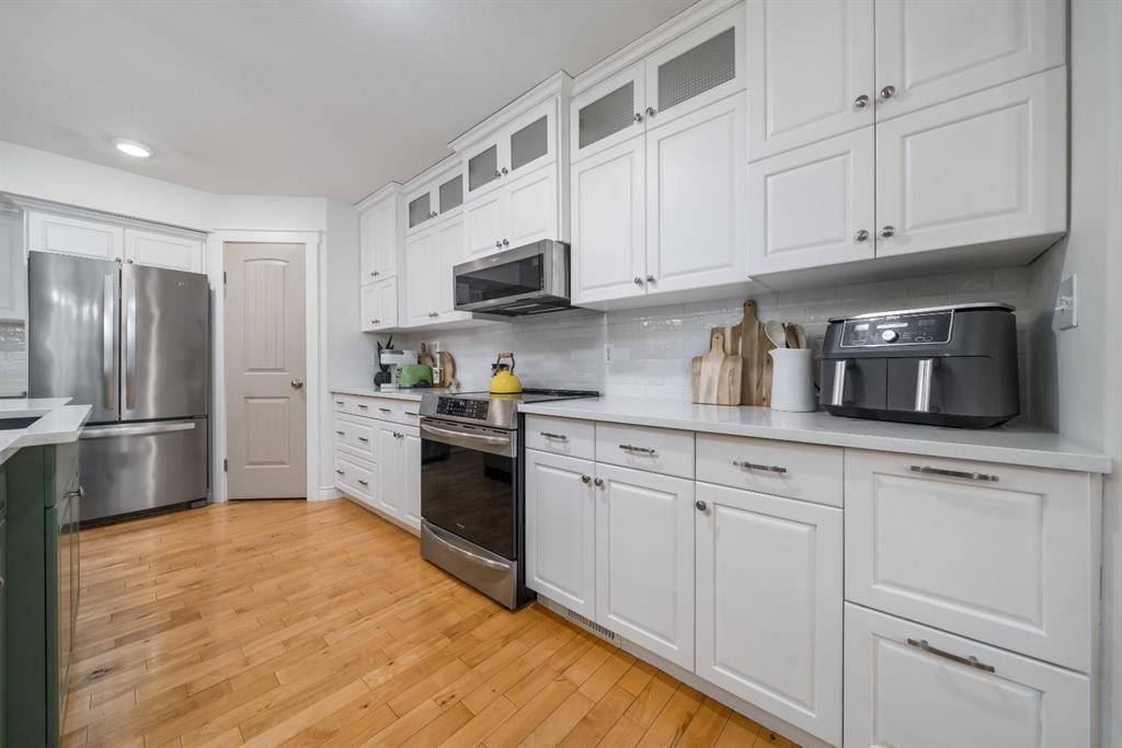 









61


White Pelican

Way,
Lake Newell Resort,




AB
T1R 0X5

