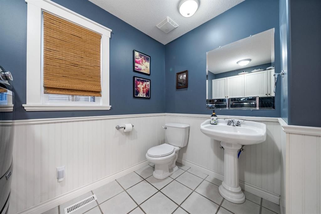 









61


White Pelican

Way,
Lake Newell Resort,




AB
T1R 0X5

