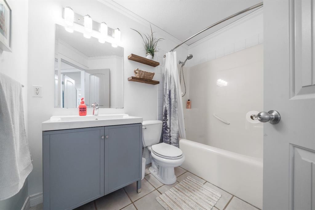 









61


White Pelican

Way,
Lake Newell Resort,




AB
T1R 0X5

