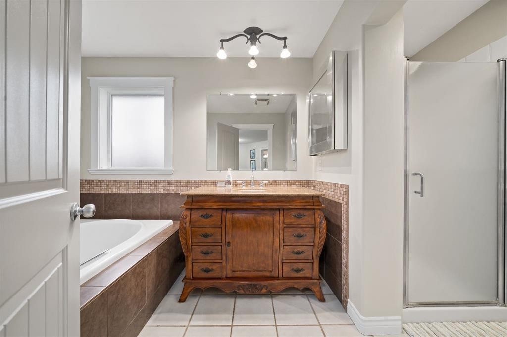 









61


White Pelican

Way,
Lake Newell Resort,




AB
T1R 0X5

