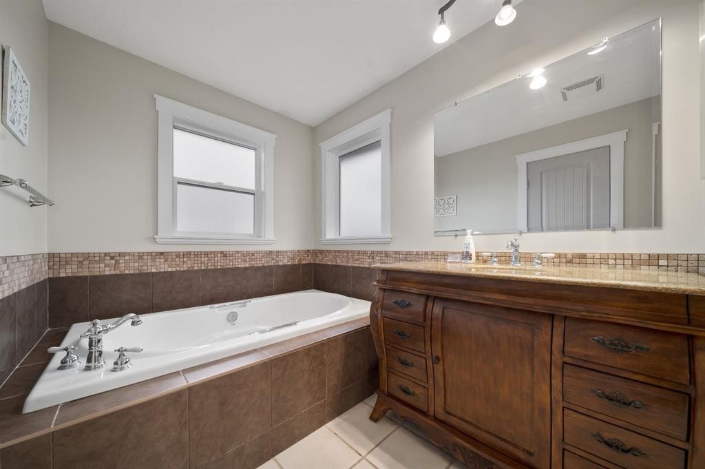 









61


White Pelican

Way,
Lake Newell Resort,




AB
T1R 0X5

